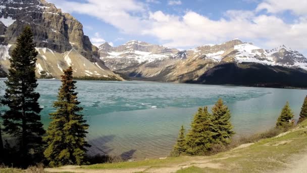 Vale glacial da montanha da água do lago — Vídeo de Stock