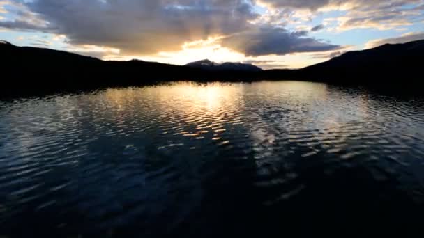 Geist See malerische Landschaft bei Sonnenuntergang — Stockvideo