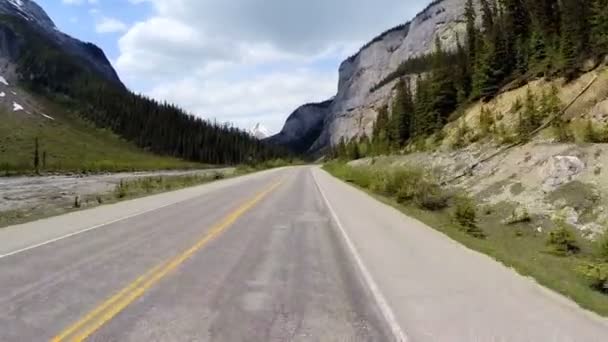 Road trip on highway 93 Canada Parkway — Stock Video