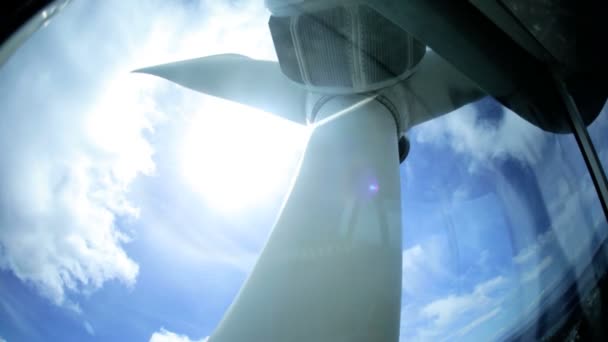 Wind turbine blades draaien van Canada — Stockvideo