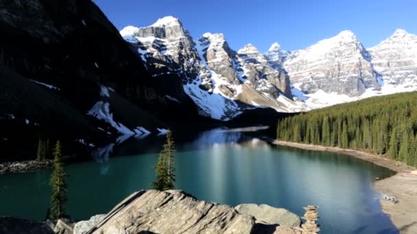 Female hiker travels in Lake Moraine area — Stock Video