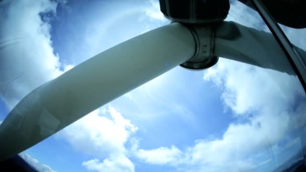 Wind turbine blades draaien van Canada — Stockvideo