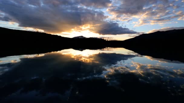 Duch jezioro malowniczy pejzaż o zachodzie słońca — Wideo stockowe