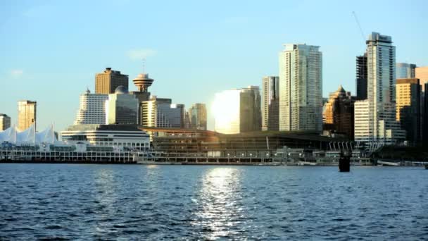 Vancouver City Rascacielos frente al mar — Vídeo de stock