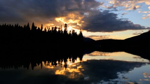 Duch jezioro malowniczy pejzaż o zachodzie słońca — Wideo stockowe