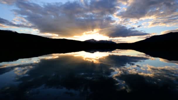 Spirit Lake naturskönt landskap vid solnedgången — Stockvideo