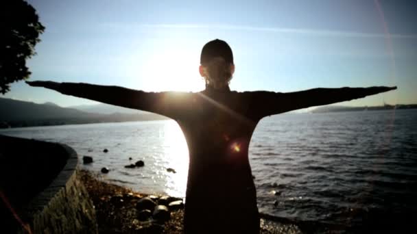 Woman doing fitness exercises outdoors — Stock Video