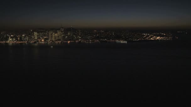 Vista nocturna iluminada Puerto de San Francisco — Vídeos de Stock