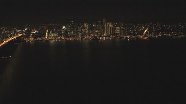 Vista nocturna iluminada Puerto de San Francisco — Vídeo de stock