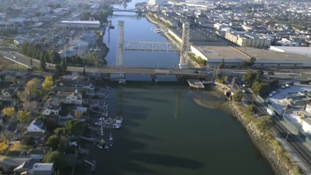 Het estuarium van de Oakland bruggen San Francisco — Stockvideo