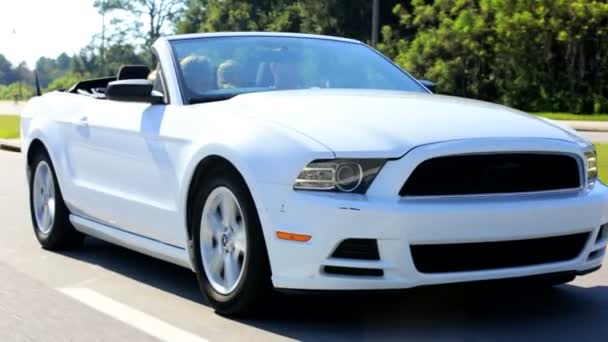 Family going on vacation in cabriolet car — Stock Video