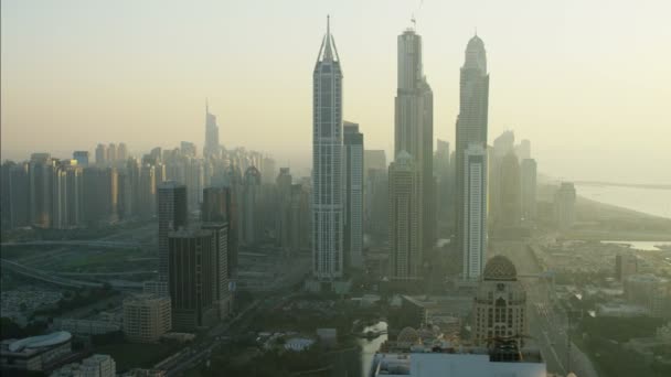 Luchtfoto Dubai Downtown moderne wolkenkrabbers — Stockvideo