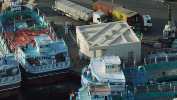 Дубайский порт специй Dhows — стоковое видео