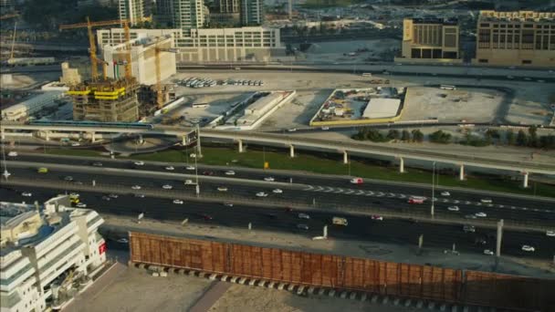 Sheikh zayed road dubai metro rail — Stockvideo