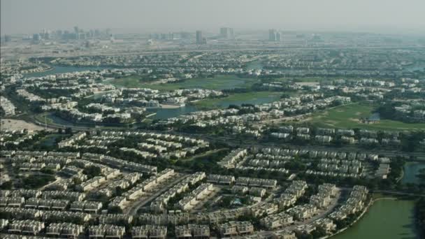 Casas de lujo en Dubai Emirates Hills — Vídeo de stock