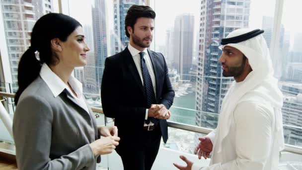 アラビア語のビジネスマンとのビジネス チーム会議 — ストック動画
