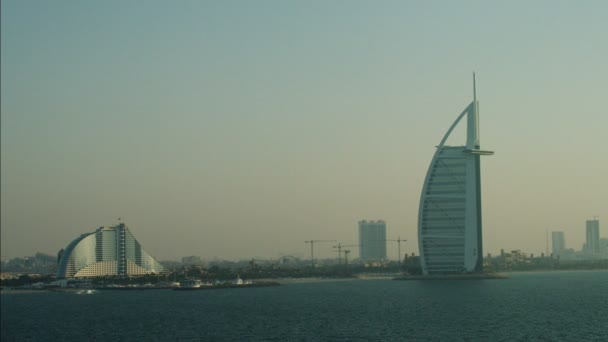 Dubai Burj al Arab 7 csillagos szálloda — Stock videók