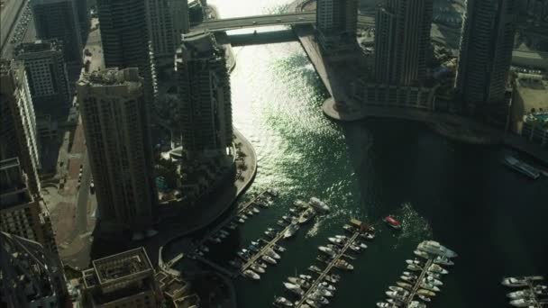 Aerial Dubai Marina lüks yatlar — Stok video