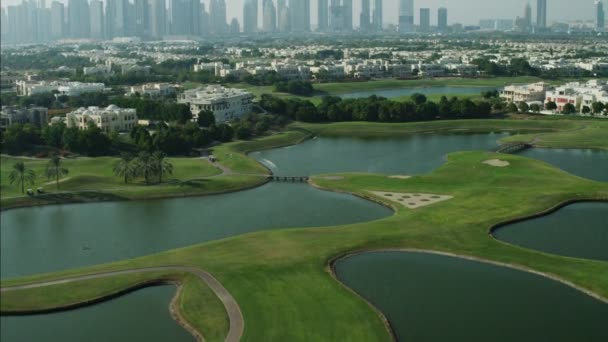 Casas de lujo en Dubai Emirates Hills — Vídeo de stock