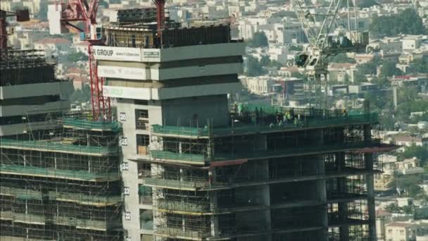 Dubai Construction workers and building cranes — Stock Video