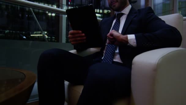 Arabic businessman using digital tablet at night — Stock Video