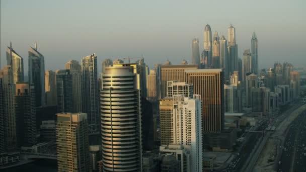 Εναέριες πύργοι του Ντουμπάι κέντρο αστικό τοπίο — Αρχείο Βίντεο