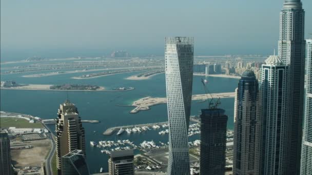 Cayan Tower Skyscraper Dubai Skyline — Stockvideo