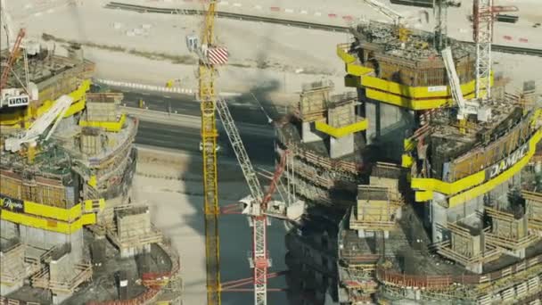 Construcción aérea grúas alto Dubai desarrollo — Vídeo de stock