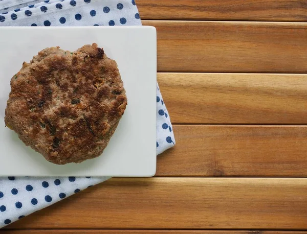 Friptură Hamburger Vită Într Placă Porțelan — Fotografie, imagine de stoc