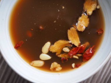 Geleneksel Kore içeceği Ssanghwa-cha ve Gangjeong.