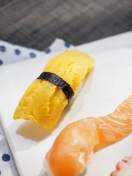 Comida Tradicional Japonesa Vários Sushi — Fotografia de Stock