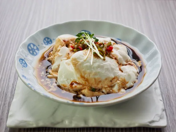 アジア料理柔らかい豆腐と醤油 — ストック写真