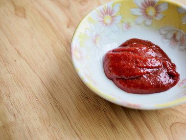 Kore geleneksel sosu kochujang, kırmızı biber ezmesi sosu.