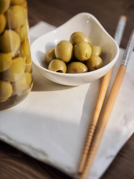 Mediterrane Levensmiddelen Gepekelde Olijven Bijgerechten — Stockfoto