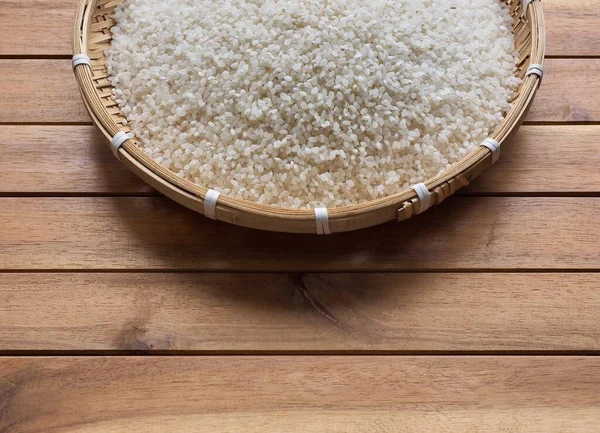 Άσπρο Ρύζι Φόντο Στο Καλάθι — Φωτογραφία Αρχείου