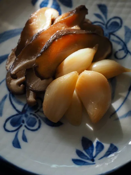 Nourriture Coréenne Bouillie Dans Une Sauce Soja Avec Ail Champignons — Photo