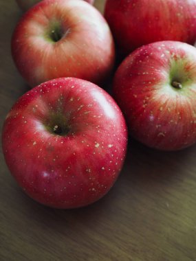 Taze organik kırmızı elma.