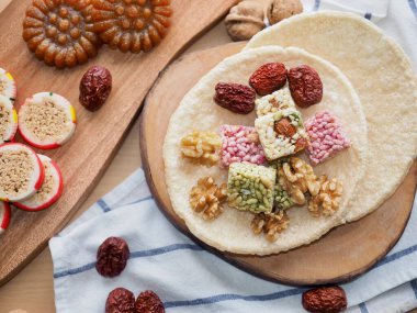 Kore geleneksel atıştırmalıkları Tatlı RicePuff, Gangjeong, Ceviz