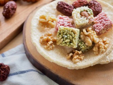 Kore geleneksel atıştırmalıkları Tatlı RicePuff, Gangjeong, Ceviz