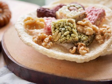 Kore geleneksel atıştırmalıkları Tatlı RicePuff, Gangjeong, Ceviz