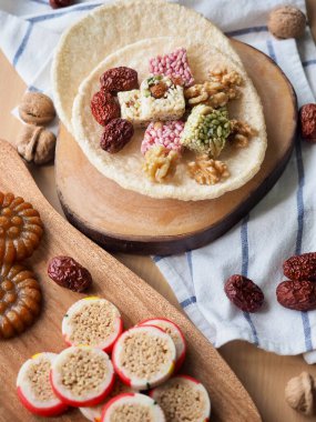 Kore geleneksel atıştırmalıkları Tatlı RicePuff, Gangjeong, Ceviz