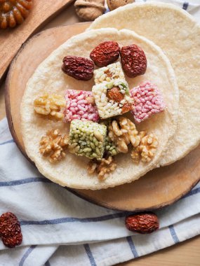 Kore geleneksel atıştırmalıkları Tatlı RicePuff, Gangjeong, Ceviz