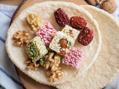 Kore geleneksel atıştırmalıkları Tatlı RicePuff, Gangjeong, Ceviz