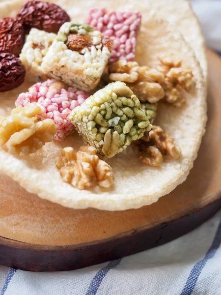 Kore geleneksel atıştırmalıkları Tatlı RicePuff, Gangjeong, Ceviz