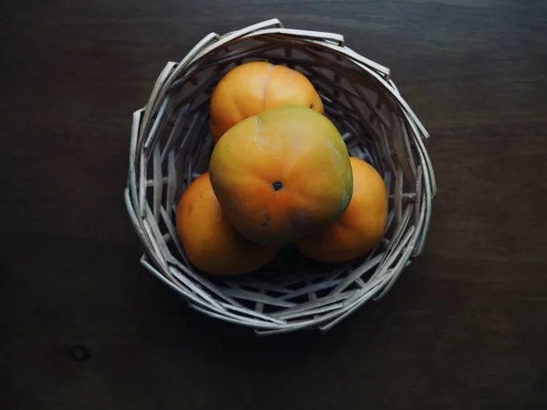 Persimmons Fruits Frais Bio Dans Panier — Photo
