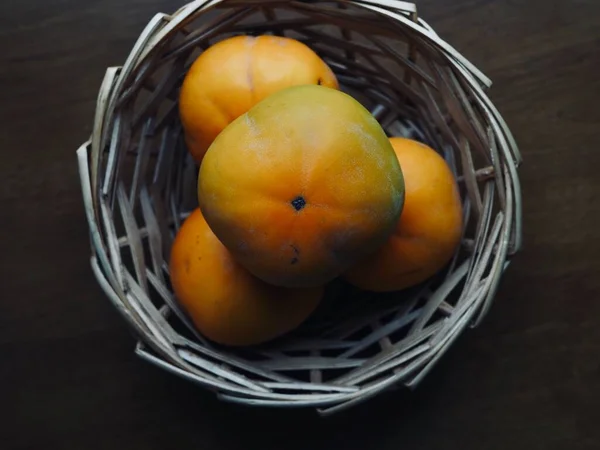 Persimmons Fruits Frais Bio Dans Panier — Photo