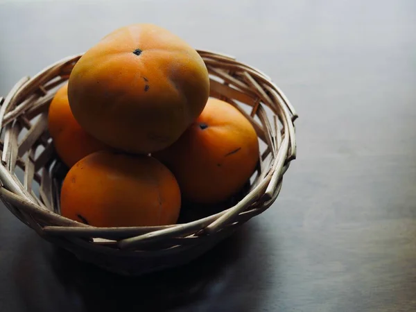 Persimmons Fruits Frais Bio Dans Panier — Photo