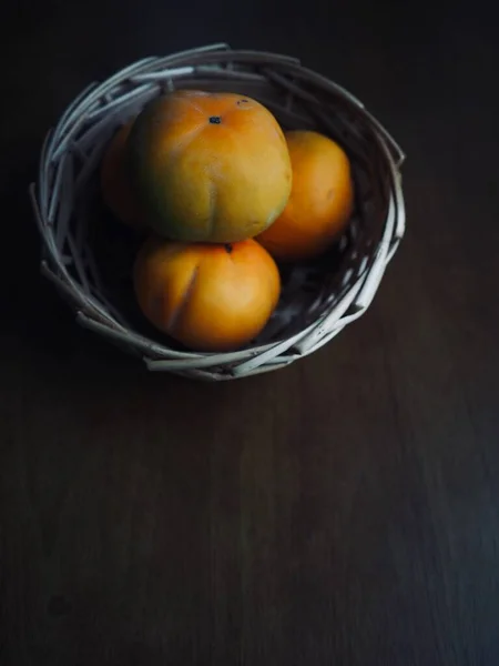 Persimmons Fruits Frais Bio Dans Panier — Photo