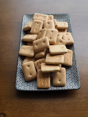 Bisküvi ekmeği, acil durum yemeği, atıştırmalık, tatlı.