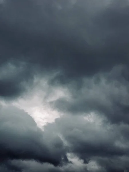 暗い雲と空の風景 — ストック写真